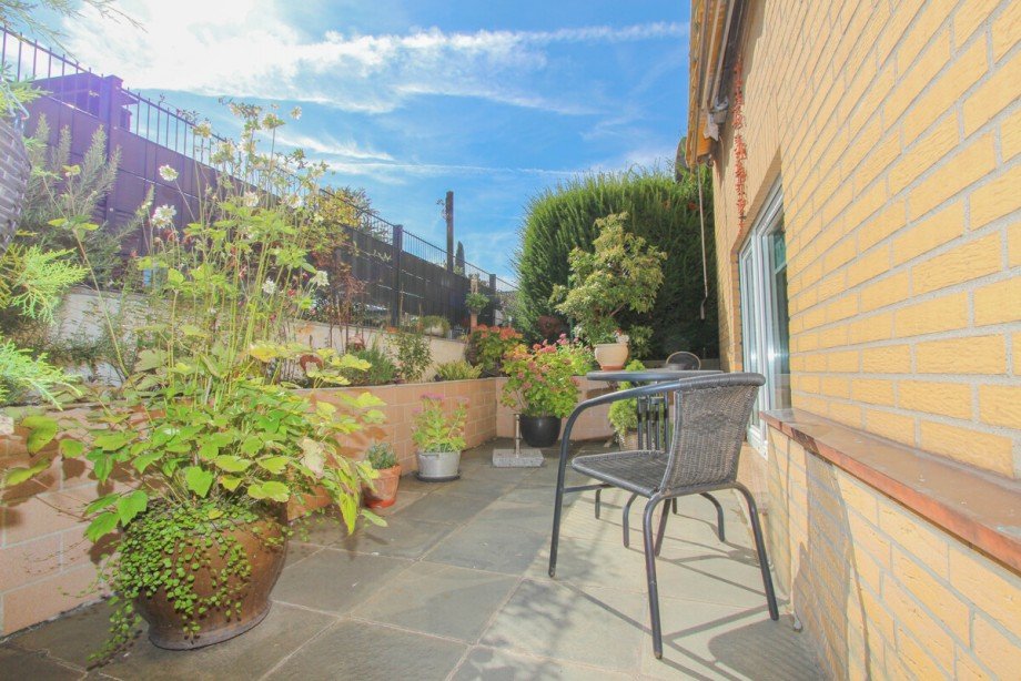 Terrasse im Souterrain Mehrfamilienhaus Korschenbroich / Kleinenbroich