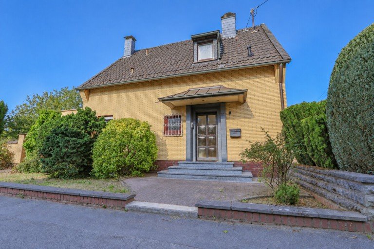 Die Au�enansicht Korschenbroich / Neersbroich Einfamilienhaus Freistehendes Einfamilienhaus in ruhiger und gefragter Lage von Korschenbroich-Neersbroich