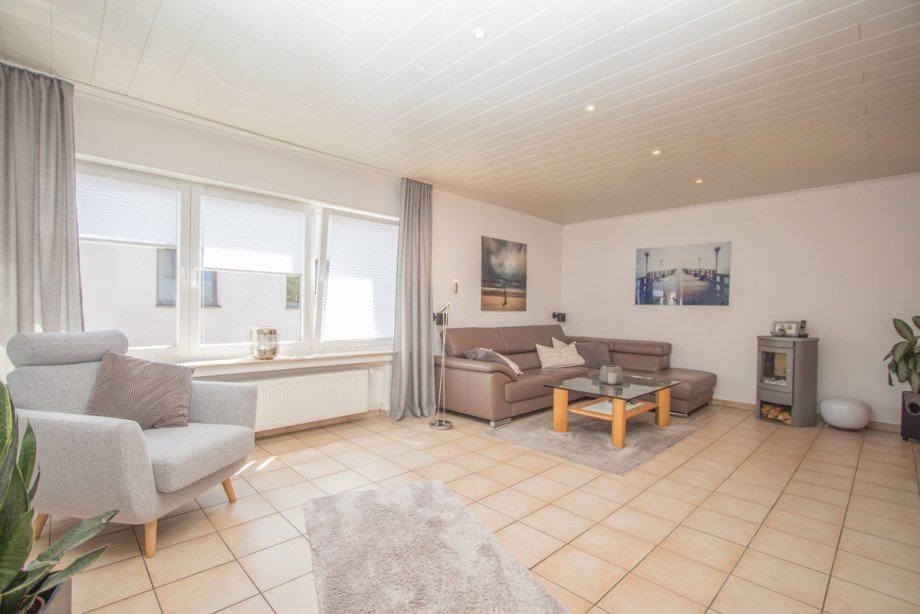 Das Wohnzimmer im Obergeschoss Zweifamilienhaus Korschenbroich