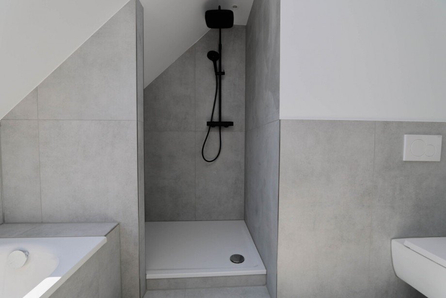 Das Tageslichtbadezimmer Dachgeschosswohnung Korschenbroich / Glehn