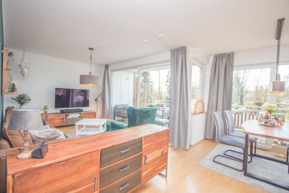 Wohn- und Essbereich mit Balkon im OG Zweifamilienhaus Neuss