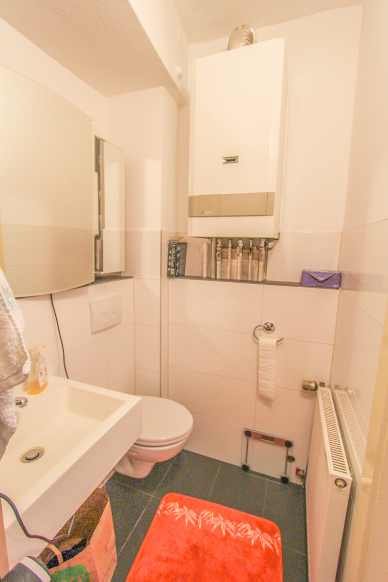 Das Badezimmer der Wohneinheit 1 Haus M�nchengladbach