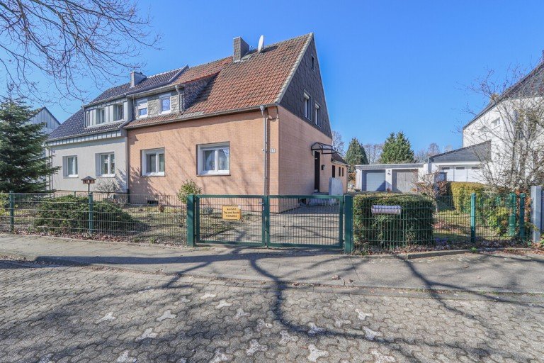 Die Au�enansicht Kaarst Doppelhaush�lfte Doppelhaush�lfte mit gro�z�gigem Garten und viel Potenzial in attraktiver Wohnlage von Kaarst
