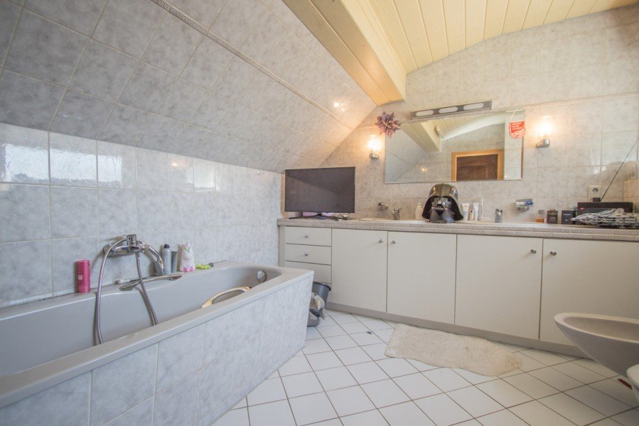 Badezimmer im Obergeschoss Doppelhaush�lfte Neuss / Holzheim