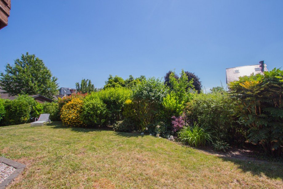 Gartenbereich Zweifamilienhaus Neuss