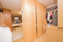 wohnlich ausgebauter Kellerraum Freistehendes Einfamilienhaus mit gro�em Garten und Garage in bevorzugter Wohnlage von Kleinenbroich