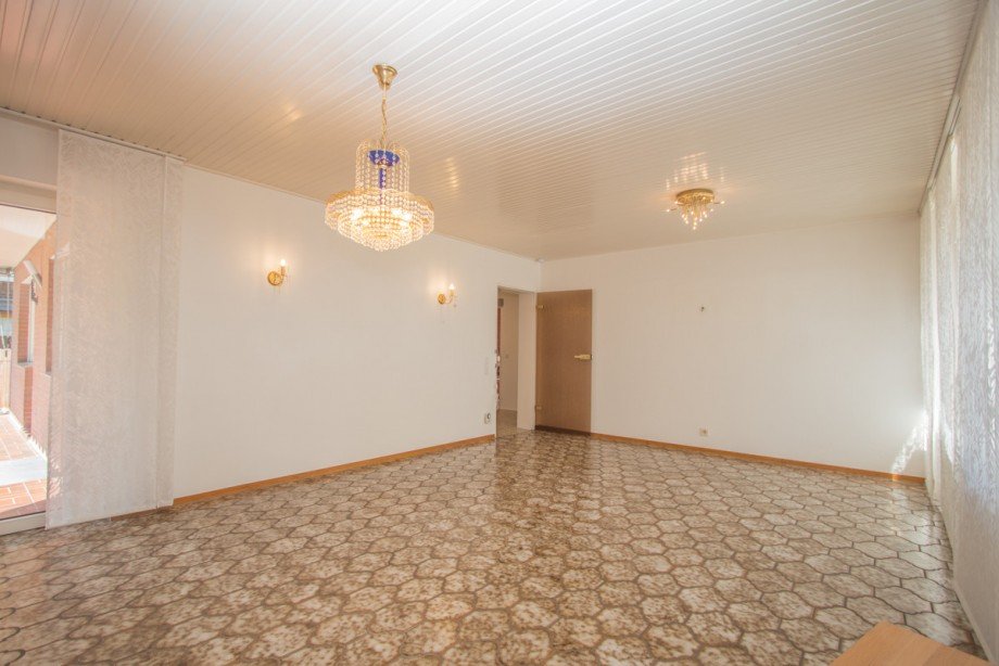Das Wohnzimmer im Erdgeschoss Zweifamilienhaus Korschenbroich