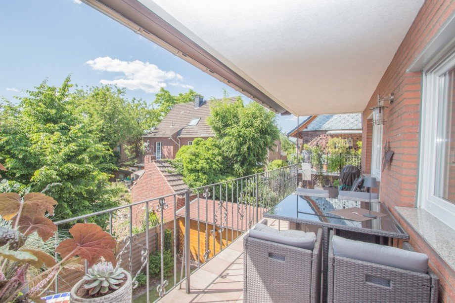 Der Balkon im Obergeschoss Zweifamilienhaus Korschenbroich