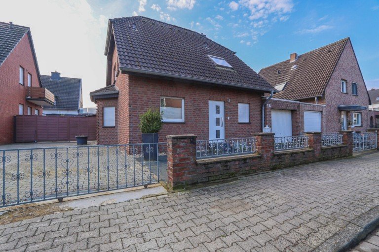Die Au�enansicht Kaarst Einfamilienhaus Gepflegtes Einfamilienhaus in ruhiger Lage von Kaarst-Holzb�ttgen