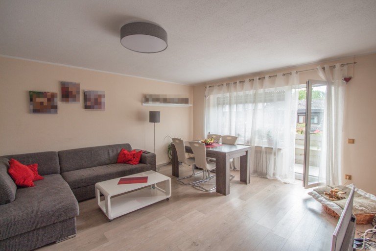 Wohn und Esszimmer Korschenbroich Etagenwohnung Gro�z�gige helle Etagenwohnung mit Balkon in ruhiger Lage von Kleinenbroich