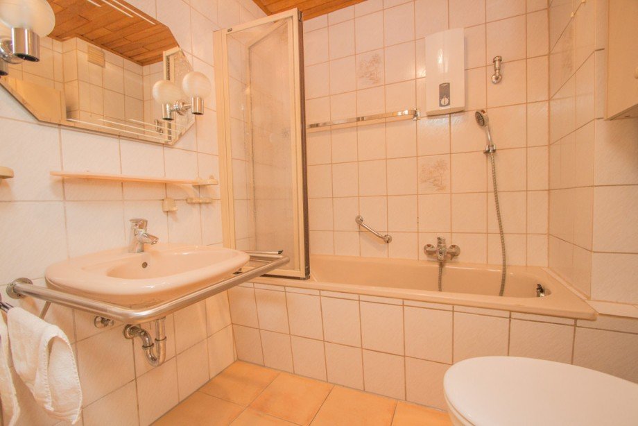 Badezimmer 1.OG Zweifamilienhaus Korschenbroich / Kleinenbroich