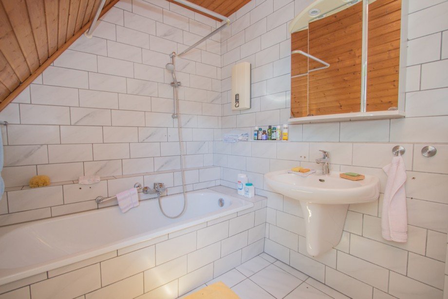Badezimmer im Obergeschoss Zweifamilienhaus Korschenbroich