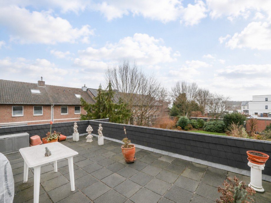 Der Balkon im 1. OG Mehrfamilienhaus M�nchengladbach