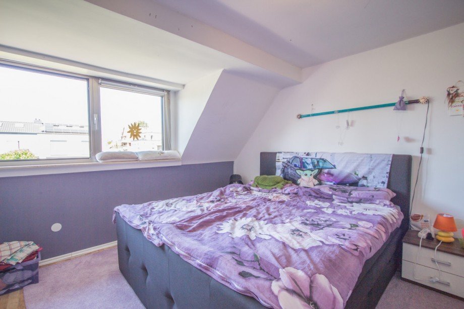 Schlafzimmer im Obergeschoss Doppelhaush�lfte Neuss / Holzheim