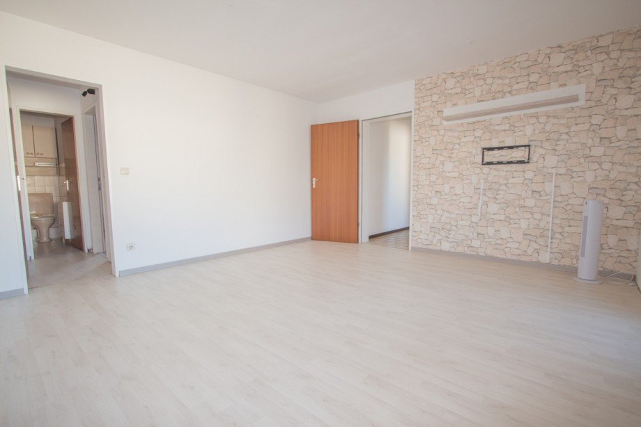 Wohn -/ Esszimmer Etagenwohnung M�nchengladbach / L�rrip