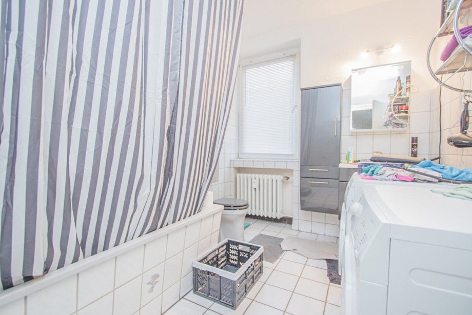 Badezimmer - Einheit im 1 Obergeschoss mit ca. 81 m� Mehrfamilienhaus Korschenbroich