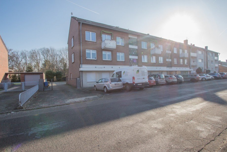 Frontansicht Mehrfamilienhaus Korschenbroich