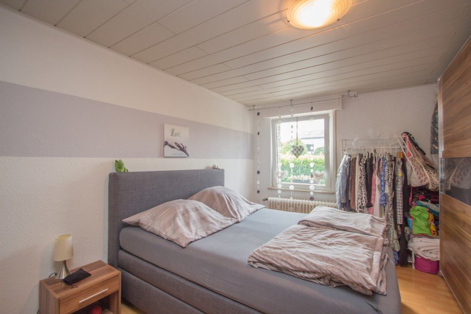 Schlafzimmer im Erdgeschoss Doppelhaush�lfte Neuss / Holzheim