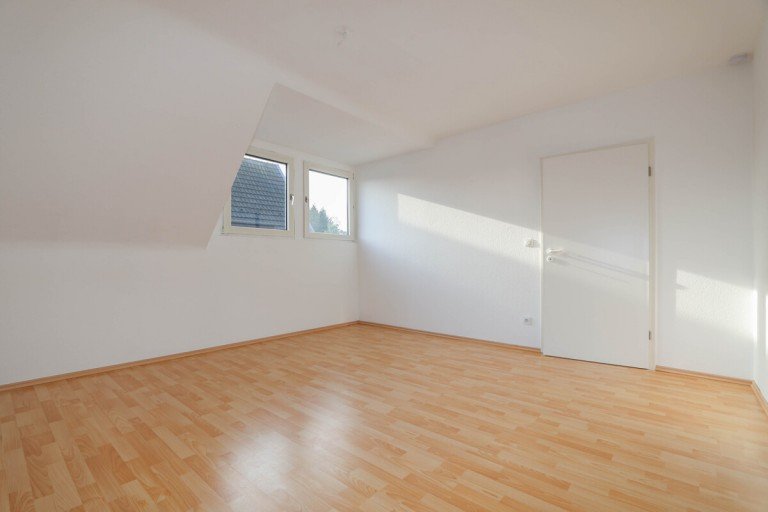 Der Wohnbereich Kaarst Dachgeschosswohnung Lichtdurchflutete Dachgeschosswohnung mit Balkon zum Wohlf�hlen