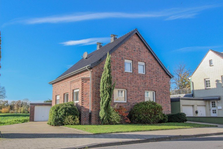 Die Au�enansicht M�nchengladbach / Giesenkirchen Einfamilienhaus Charmantes Einfamilienhaus mit Wintergarten und gepflegtem Garten in ruhiger Lage von M�nchengladbach