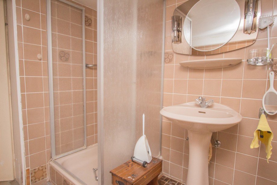 Badezimmer im Untergeschoss Doppelhaush�lfte Korschenbroich