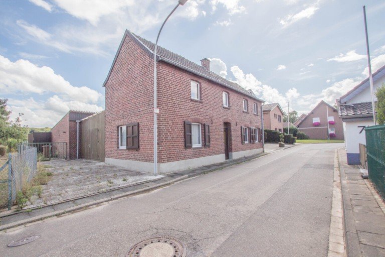 Die Au�enansicht Korschenbroich / Steinforth Einfamilienhaus Ehemalige Hofstelle mit �berdachtem Innenhof sowie Halle/Werkstatt in Feldrandlage von Korschenbroich-Steinforth