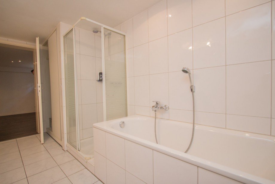 Badezimmer im Kellergeschoss Zweifamilienhaus Neuss-Hoisten