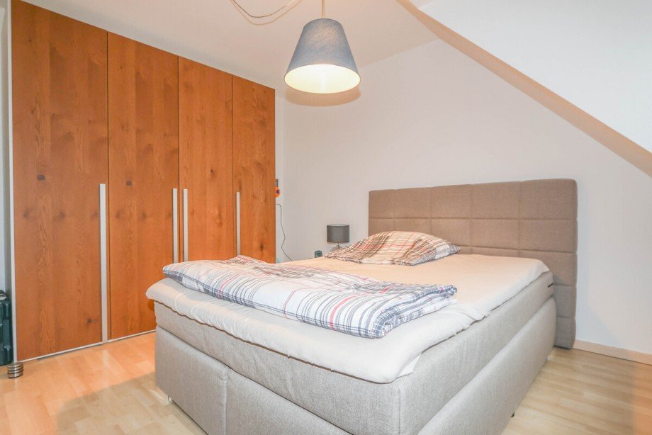 Das Schlafzimmer im DG Mehrfamilienhaus M�nchengladbach