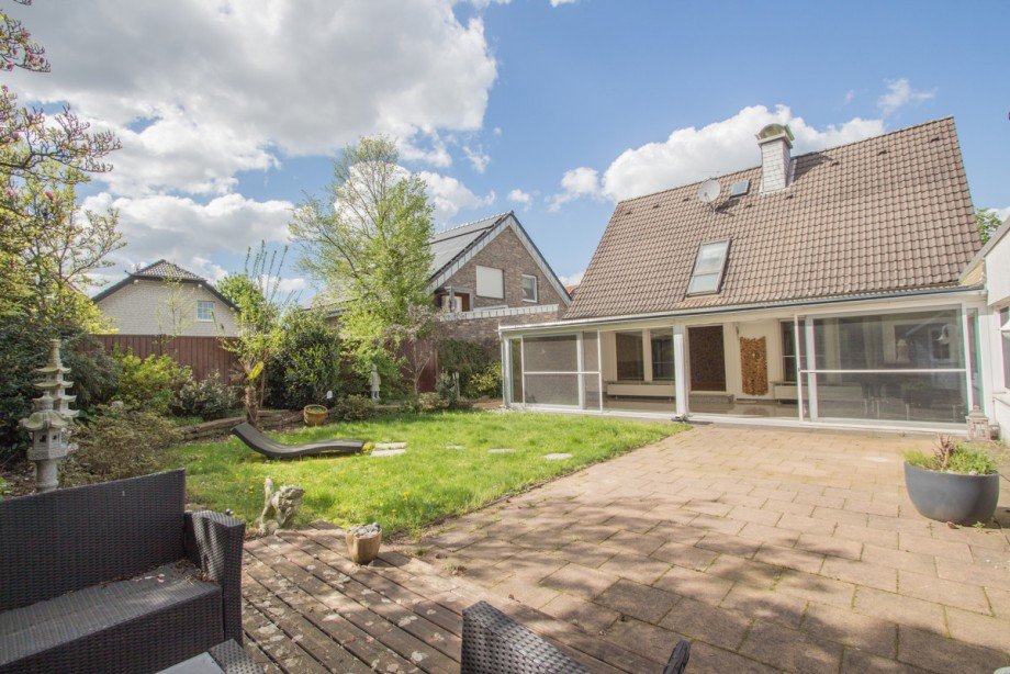 Garten Zweifamilienhaus Neuss-Hoisten