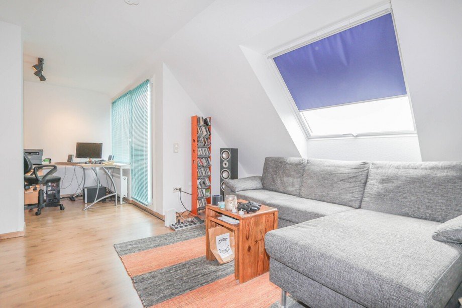 Das Wohnzimmer im DG Mehrfamilienhaus M�nchengladbach