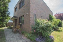 Au�enansicht Freistehendes Einfamilienhaus mit gro�em Garten und Garage in bevorzugter Wohnlage von Kleinenbroich
