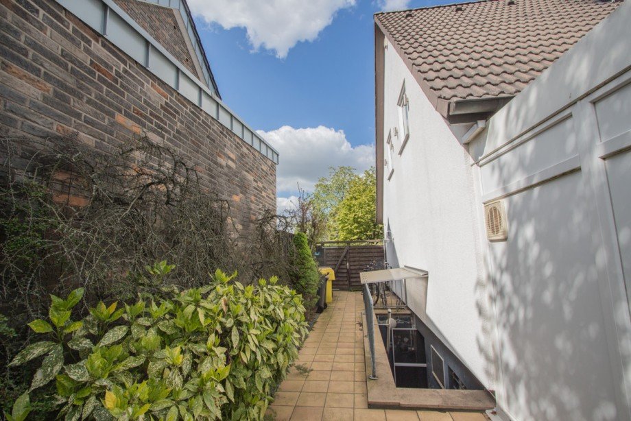 Garten Zweifamilienhaus Neuss-Hoisten