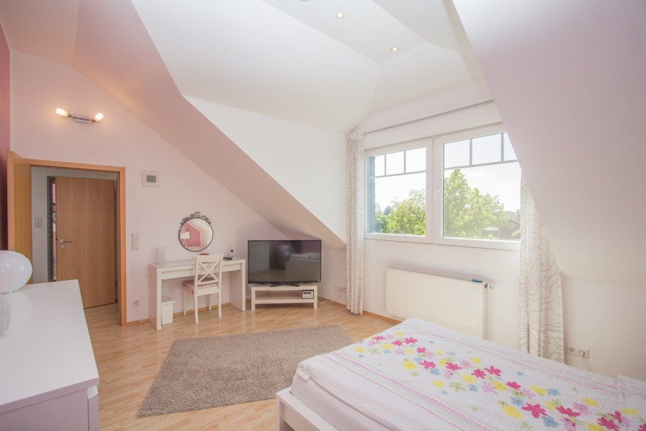 Das 1. Kinderzimmer im Dachgeschoss Zweifamilienhaus Korschenbroich