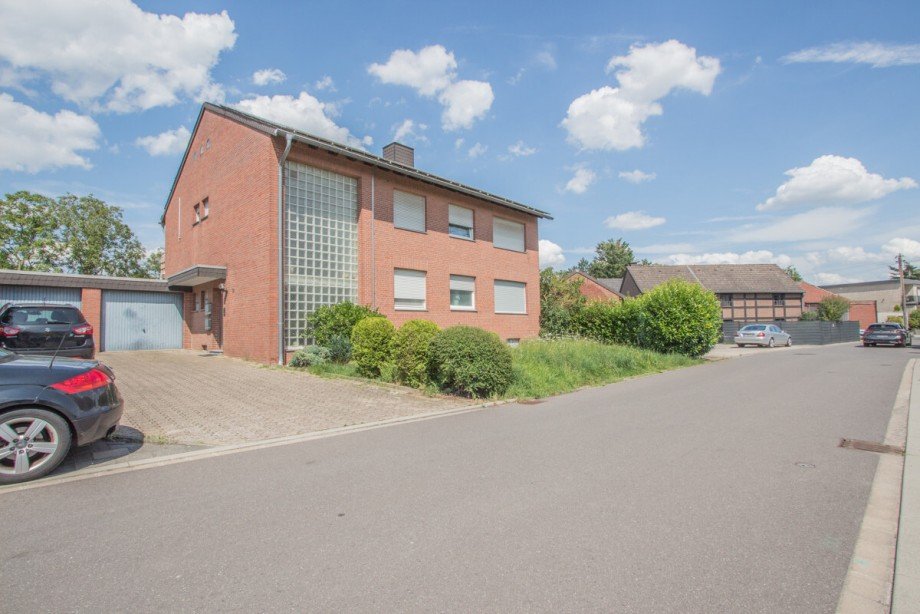 Au�enansicht Zweifamilienhaus Korschenbroich
