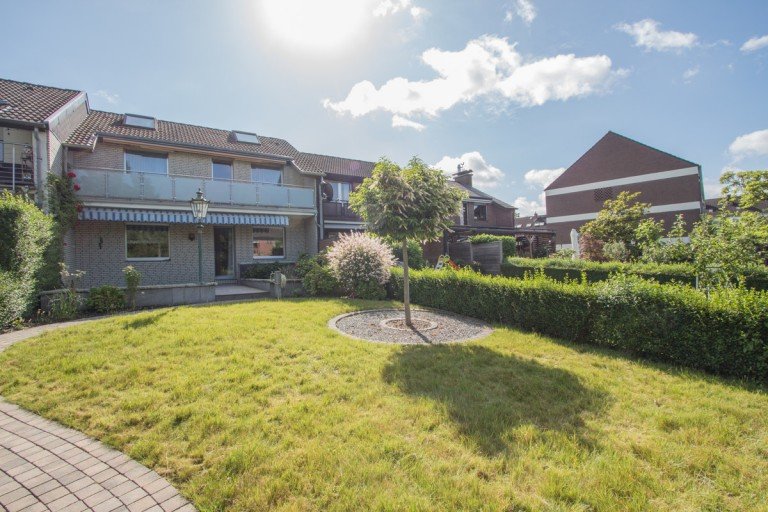 Gartenbereich Korschenbroich / Kleinenbroich Zweifamilienhaus Gepflegtes Zweifamilienhaus mit Garagein familienfreundlicher Lage von Kleinenbroich