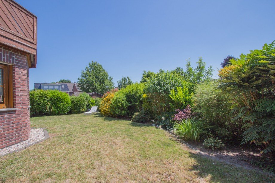 Gartenbereich Zweifamilienhaus Neuss