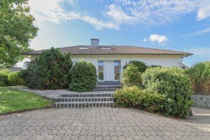 Hauptbild Exklusiver Winkel-Bungalow mit gro�z�gigem Grundst�ck und viel Wohnkomfort