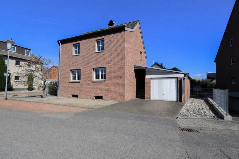 Die Au�enansicht Korschenbroich / Pesch Einfamilienhaus Modernisiertes Einfamilienhaus mit flexibler Nutzungsm�glichkeit als Zweifamilienhaus in Korschenbroich-Pesch