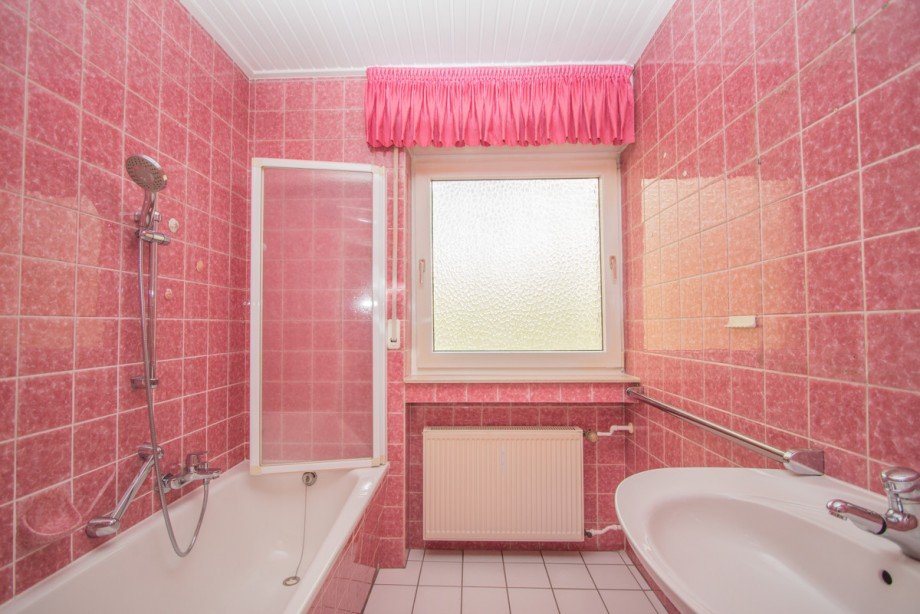 Das Tageslichtbad im Erdgeschoss Zweifamilienhaus Korschenbroich
