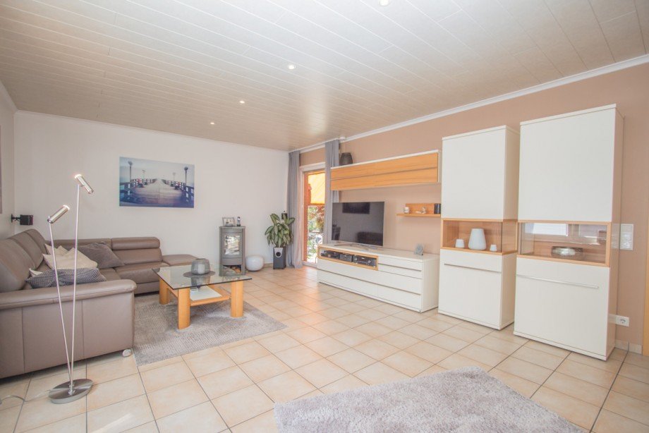 Das Wohnzimmer im Obergeschoss Zweifamilienhaus Korschenbroich