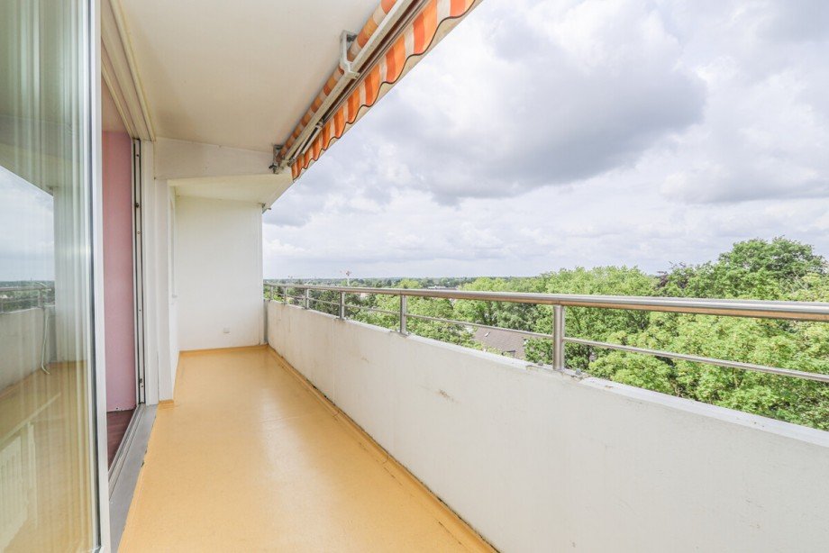 Der Balkon am Wohnzimmer Etagenwohnung Kaarst