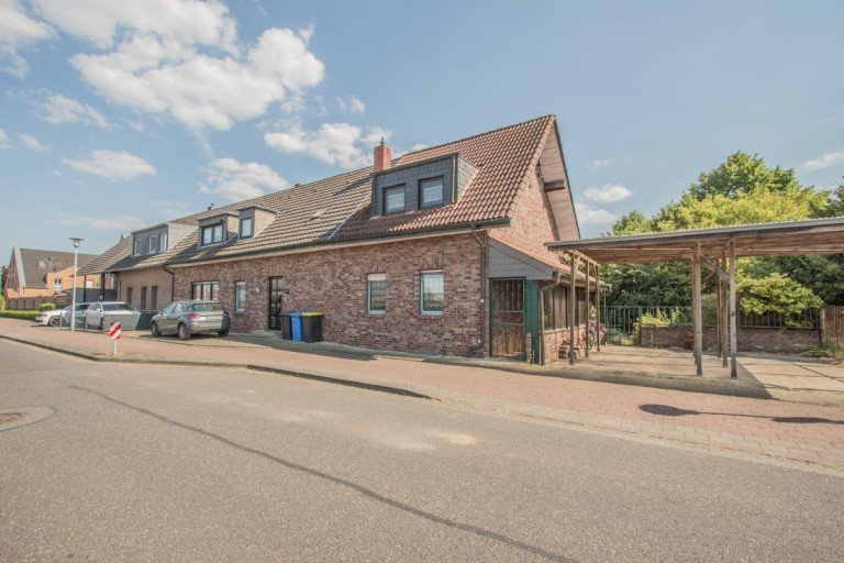 Au�enansicht Korschenbroich / Kleinenbroich Doppelhaush�lfte Ger�umige Doppelhaush�lfte mit zwei separaten Wohneinheiten in zentraler Lage von Kleinenbroich