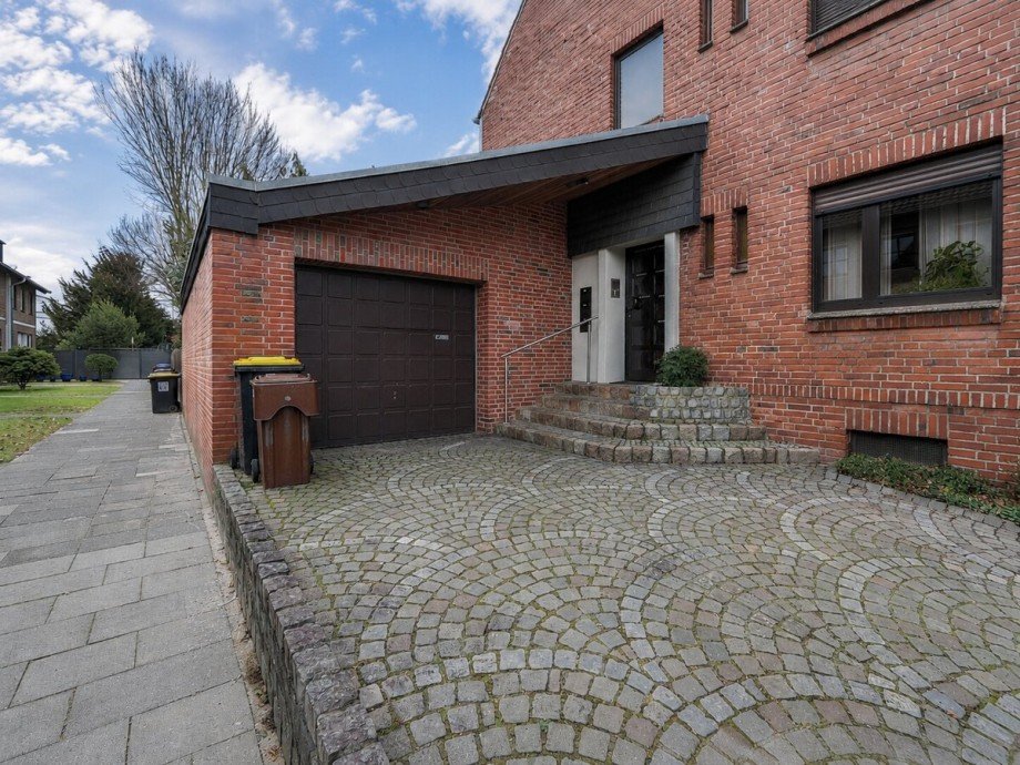 Der Hauseingang Mehrfamilienhaus M�nchengladbach