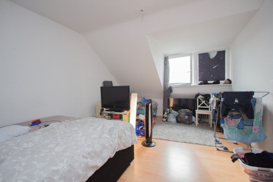 Das Schlafzimmer im DG Mehrfamilienhaus M�nchengladbach / M�nchengladbach-Neuwerk