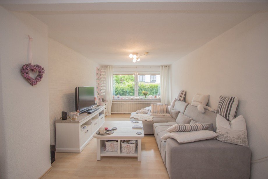Wohnzimmer im Erdgeschoss Doppelhaush�lfte Neuss / Holzheim