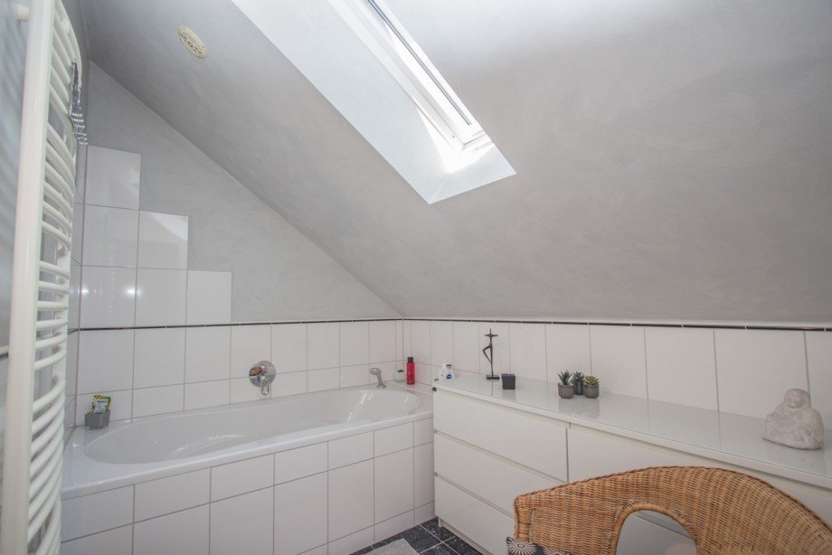 Das Tageslichtbad im Dachgeschoss Zweifamilienhaus Korschenbroich