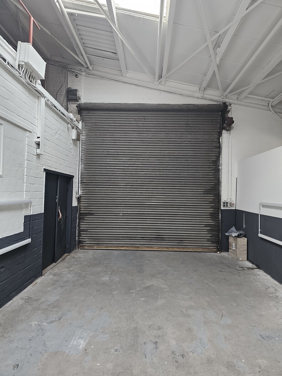R�ckw�rtige Toreinfahrt Halle Werkstatt Viersen