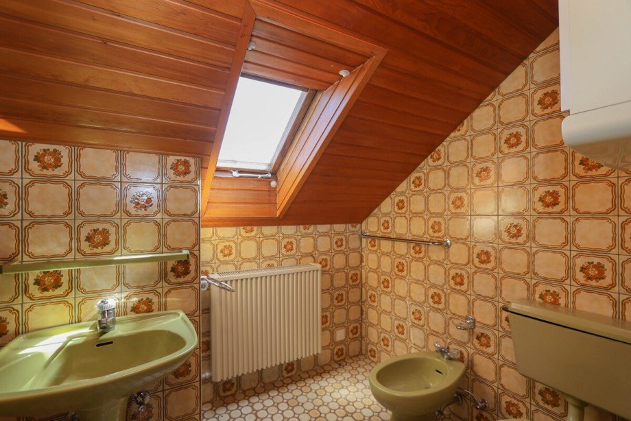 Das Badezimmer im DG Einfamilienhaus Korschenbroich / Neersbroich