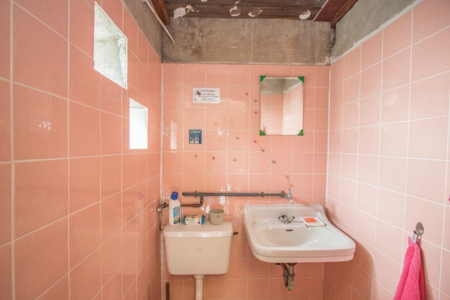 G�ste-WC im Au�enbereich Doppelhaush�lfte Neuss / Holzheim