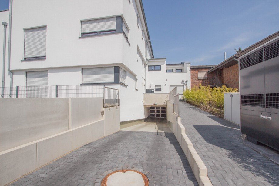 Die Zufahrt zur Tiefgarage Penthousewohnung Korschenbroich / Pesch